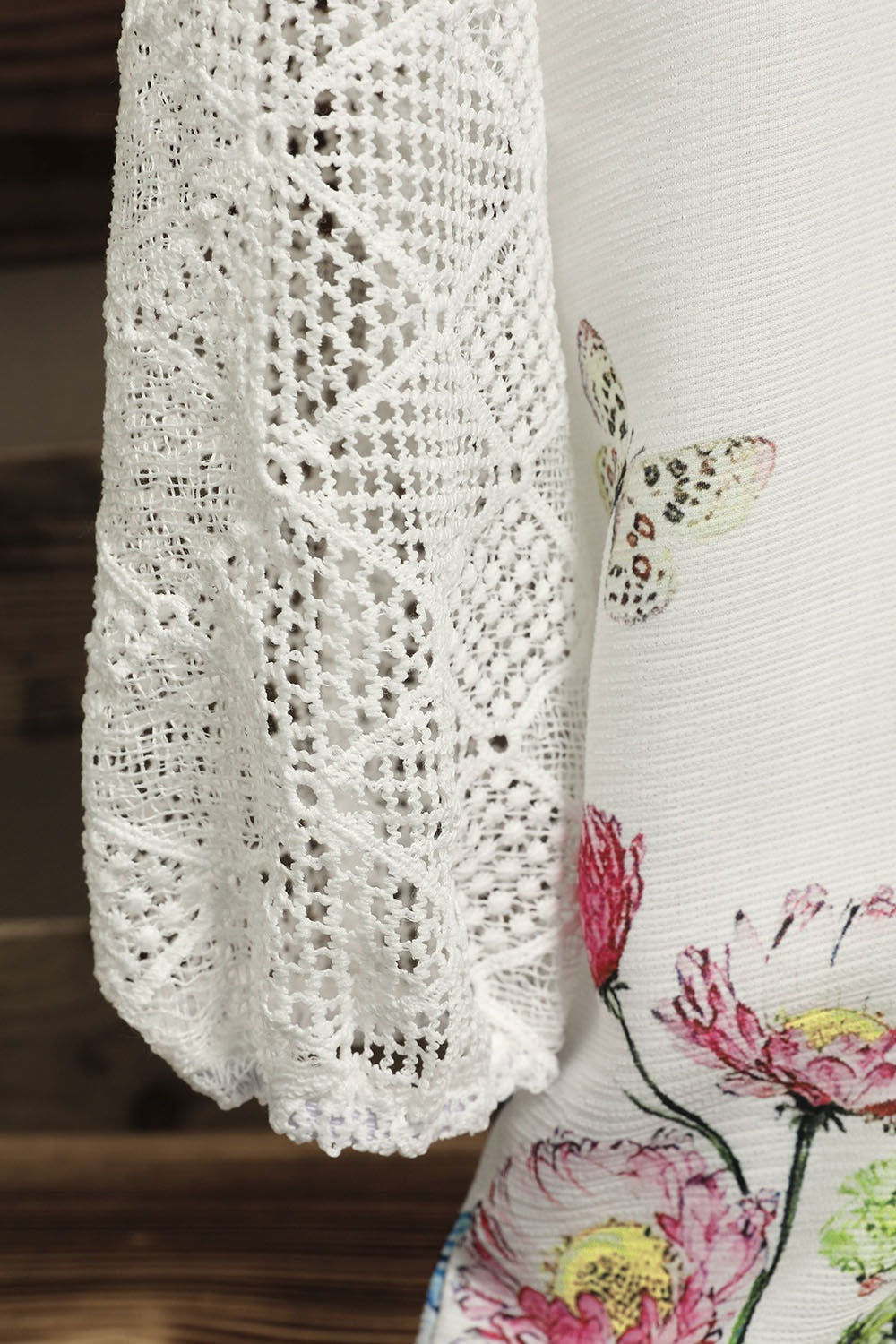 Daily White Floral V-neck 3/4 Length Sleeves Shirt